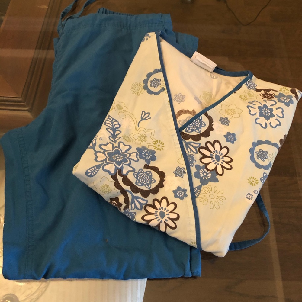 Medium scrubs